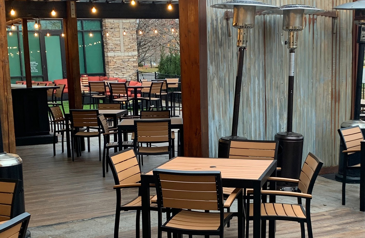 restaurant patio chairs and tables